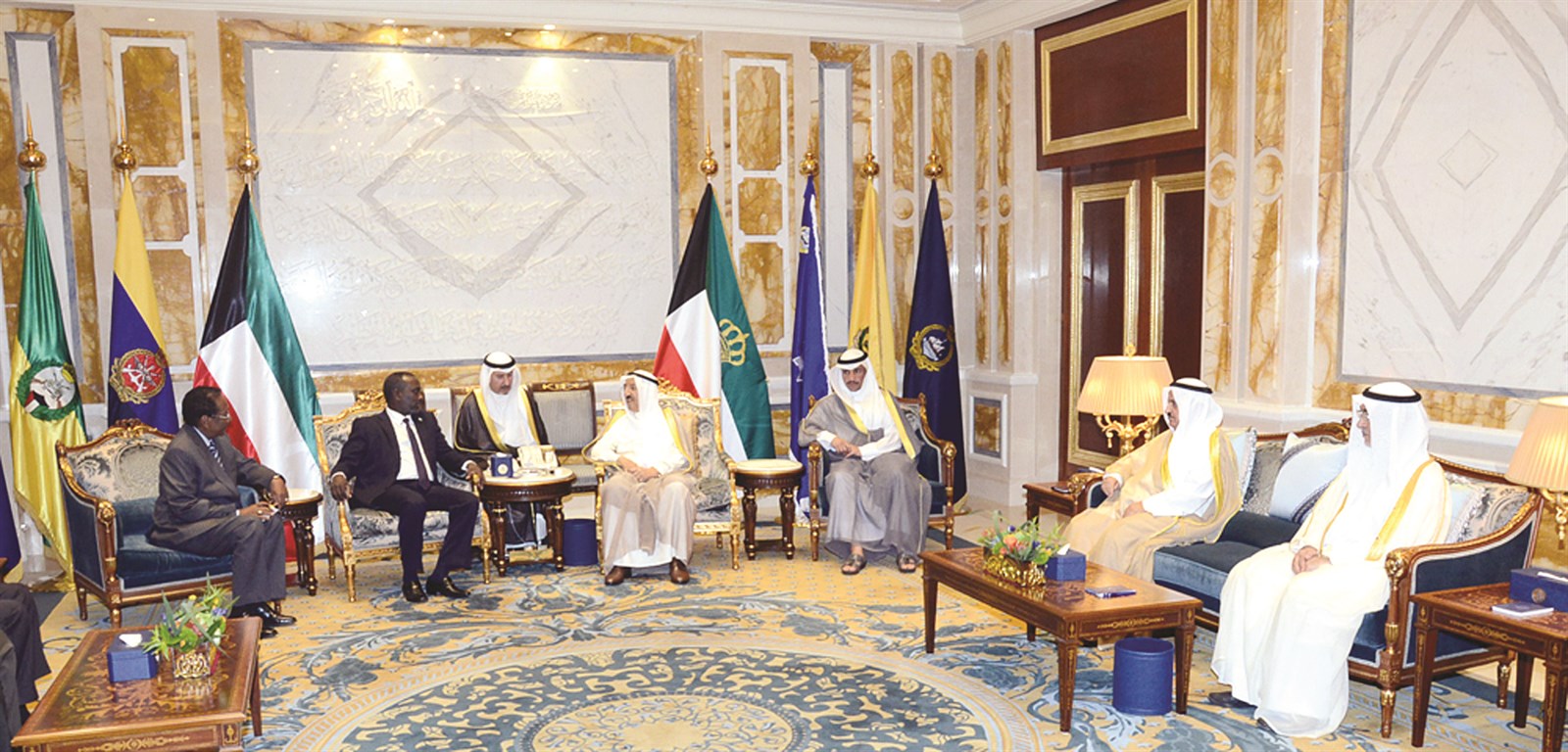 صاحب السمو مستقبلاً بحضور الغانم وشرار ولاري رئيس البرلمان الجيبوتي
