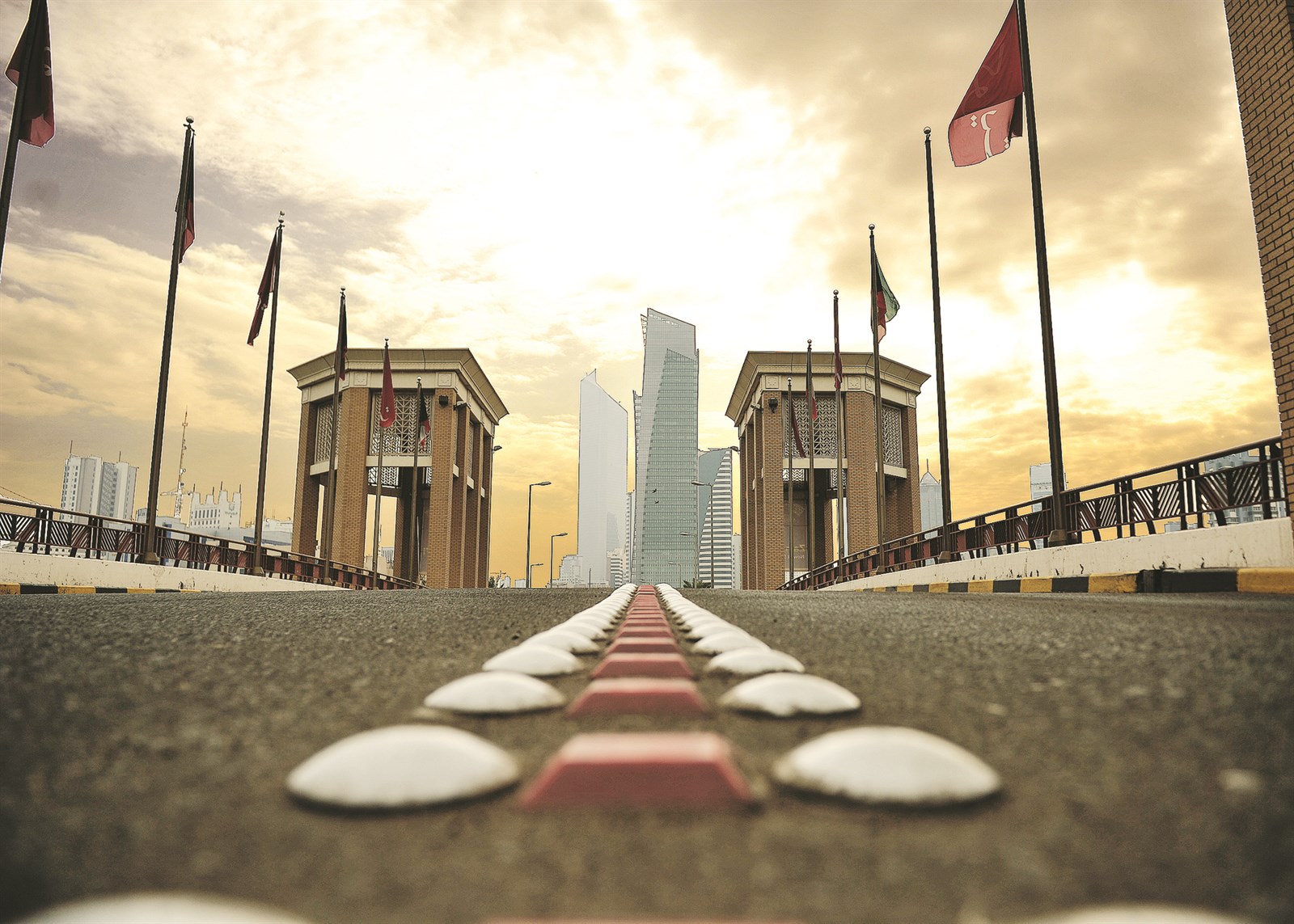 u00abu0627u0644u0623u0648u0641u0633u062au00bb u0633u0644u0643u062a u0627u0644u0637u0631u064au0642 u0627u0644u062eu0637u0623b(u062au0635u0648u064au0631 u0633u0639u062f u0647u0646u062fu0627u0648u064a)