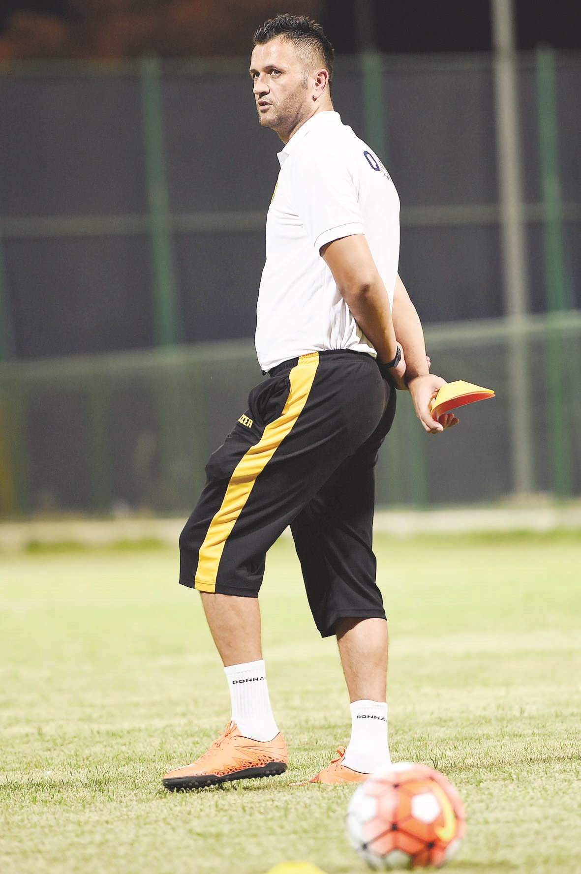 u062fu0627u0644u064au0628u0648u0631 u0633u062au0627u0631u0643u064au0641u064au062au0634 u064au0642u0648u062f u0625u062du062fu0649 u0627u0644u062du0635u0635 u0627u0644u062au062fu0631u064au0628u064au0629 (u062au0635u0648u064au0631 u062cu0627u0633u0645 u0628u0627u0631u0648u0646)