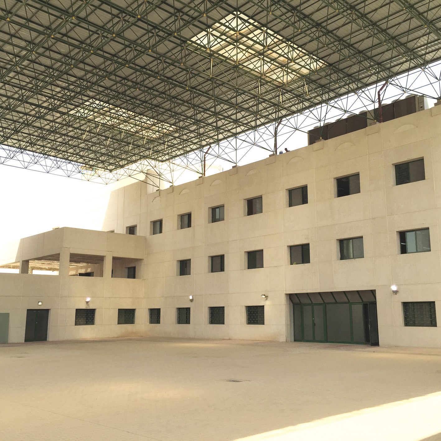 مدرسة جديدة جاهزة لاستقبال الطلبة