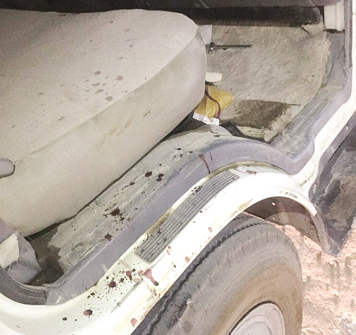 آثار دماء في مكان العثور على الجثة