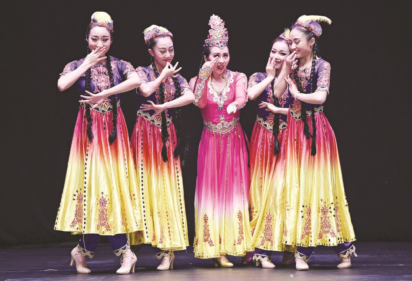 u0644u0648u062du0627u062a u0627u0644u0625u0646u0627u062b u062au0632u064au0651u0646u062a u0628u0627u0644u062cu0645u0627u0644 u0648u0627u0644u0644u0637u0641 (u062au0635u0648u064au0631 u062cu0627u0633u0645 u0628u0627u0631u0648u0646)