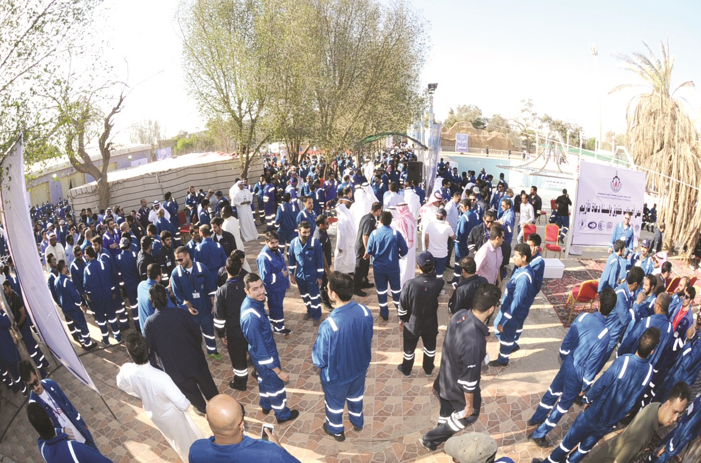 u0627u0644u0625u0636u0631u0627u0628 u0643u0628u0651u062f u0627u0644u0643u0648u064au062a 100 u0645u0644u064au0648u0646 u062fu0648u0644u0627u0631 (u062au0635u0648u064au0631 u0637u0627u0631u0642 u0639u0632u0627u0644u062fu064au0646)