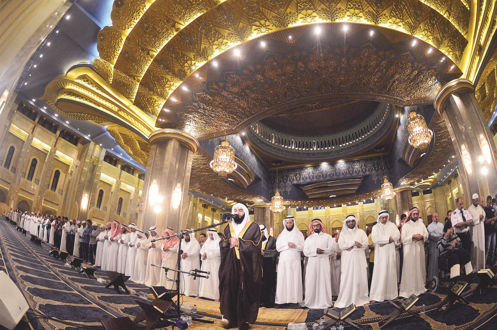 u0627u0644u0634u064au062e u0628u062fu0631 u0627u0644u0639u0644u064a u0648u0645u0646 u062eu0644u0641u0647 u0627u0644u0645u0635u0644u0648u0646 u0641u064a u0627u0644u064au0648u0645 u0627u0644u0623u062eu064au0631 (u062au0635u0648u064au0631 u0645u0648u0633u0649 u0639u064au0627u0634)