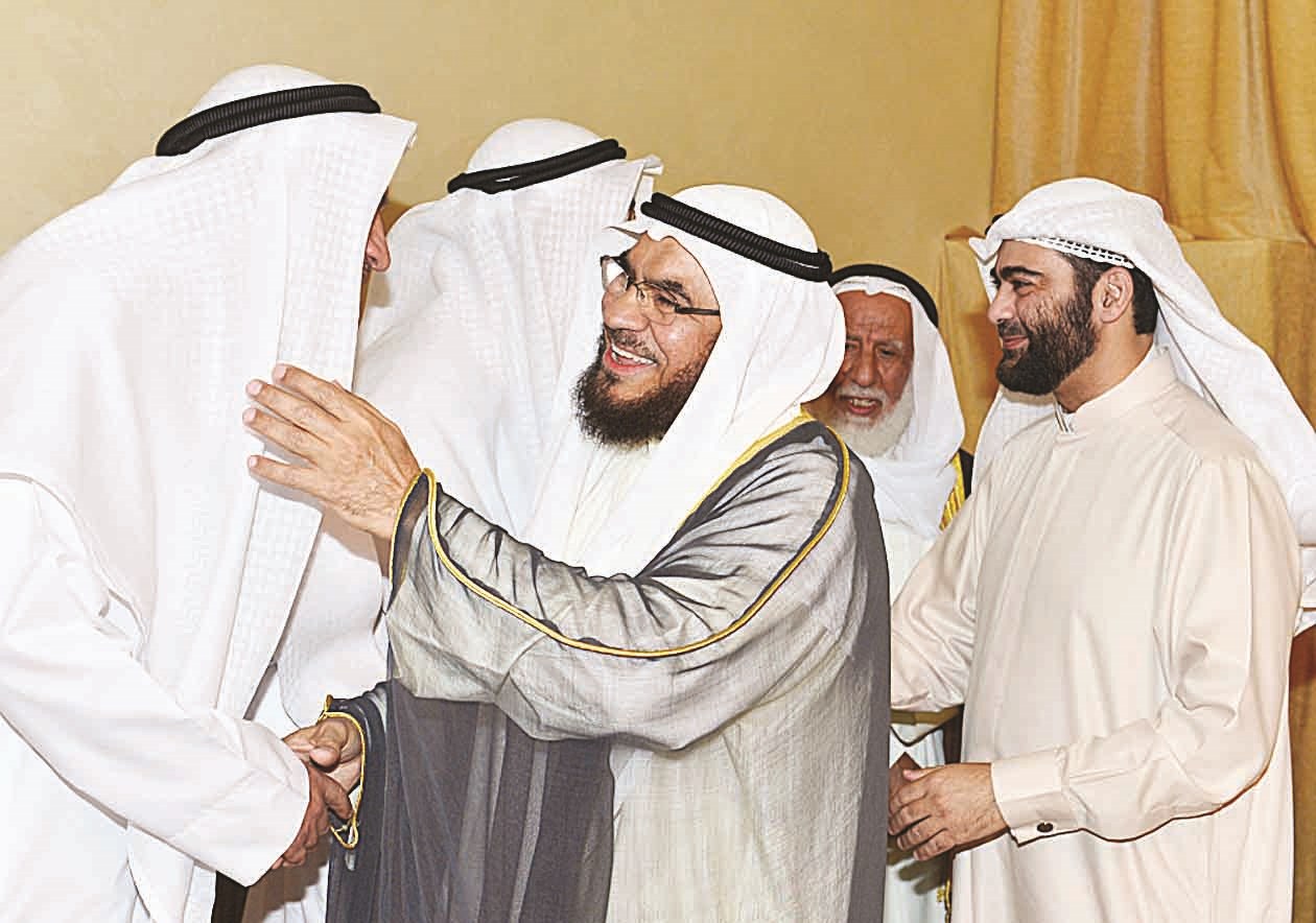 مساعد مندني مهنئاً