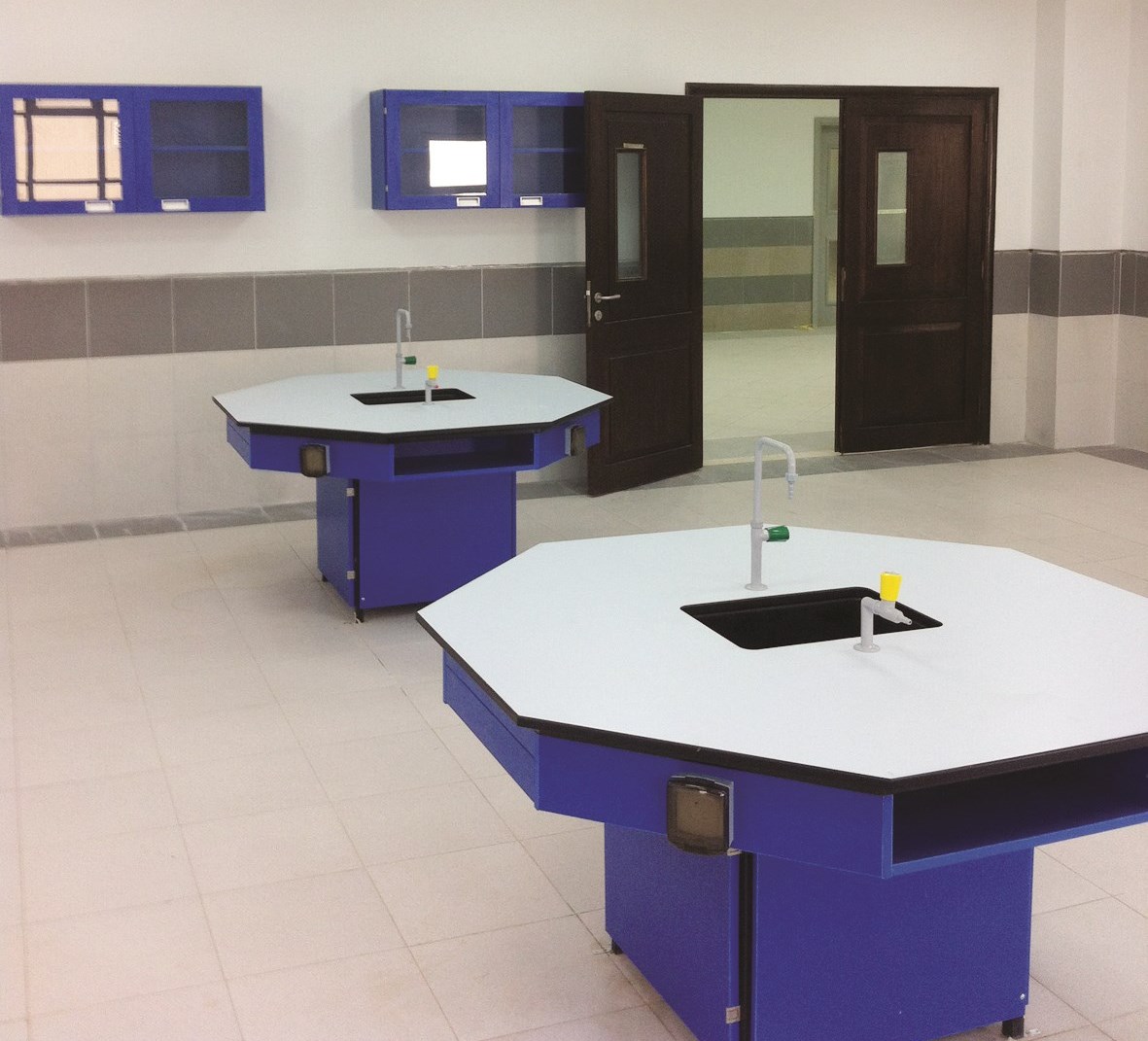 تجهيز مختبرات العلوم في المدارس الجديدة