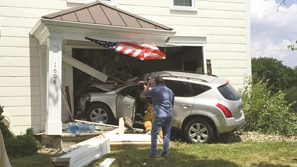 u0633u064au0627u0631u0629 u0627u0644u0643u0648u064au062au064a u062du0637u0645u062a u0648u0627u062cu0647u0629 u0645u0646u0632u0644 u0627u0644u0623u0645u064au0631u0643u064a