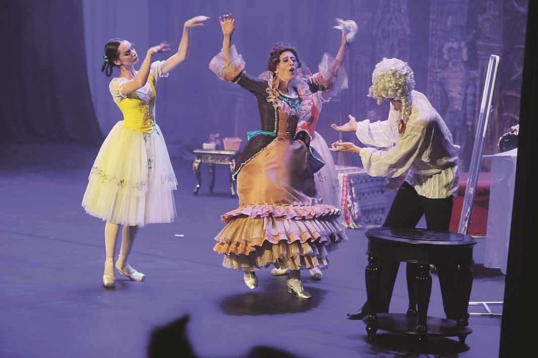 مشهد من عرض الافتتاح الروسي «سندريلا»