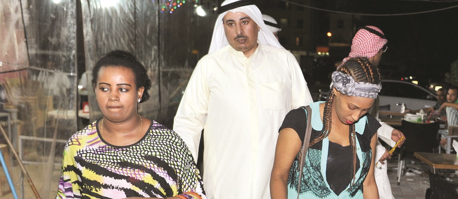 مخالفتان من الجنسية الأفريقية