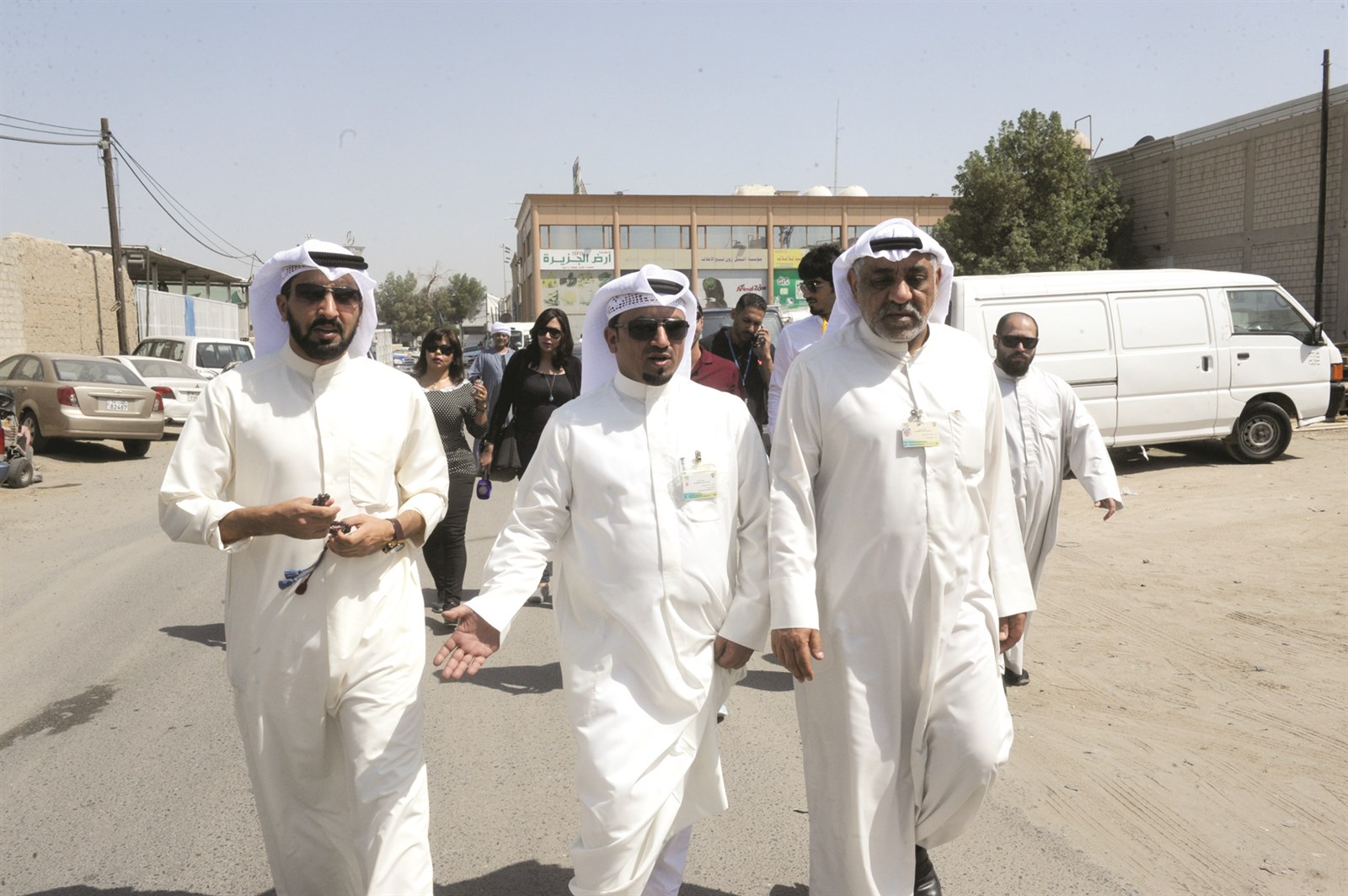 فريق الحملة في طريقه للكشف على القسائم