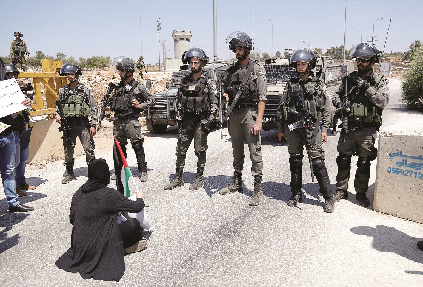 u0641u0644u0633u0637u064au0646u064au0629 u062au062cu0644u0633 u0623u0645u0627u0645 u062cu0646u0648u062f u0625u0633u0631u0627u0626u064au0644u064au064au0646 u0642u0631u0628 u0631u0627u0645 u0627u0644u0644u0647 u062eu0644u0627u0644 u062au0638u0627u0647u0631u0629 u062au0636u0627u0645u0646 u0645u0639 u0627u0644u0645u0639u062au0642u0644u064au0646 (u0631u0648u064au062au0631u0632)