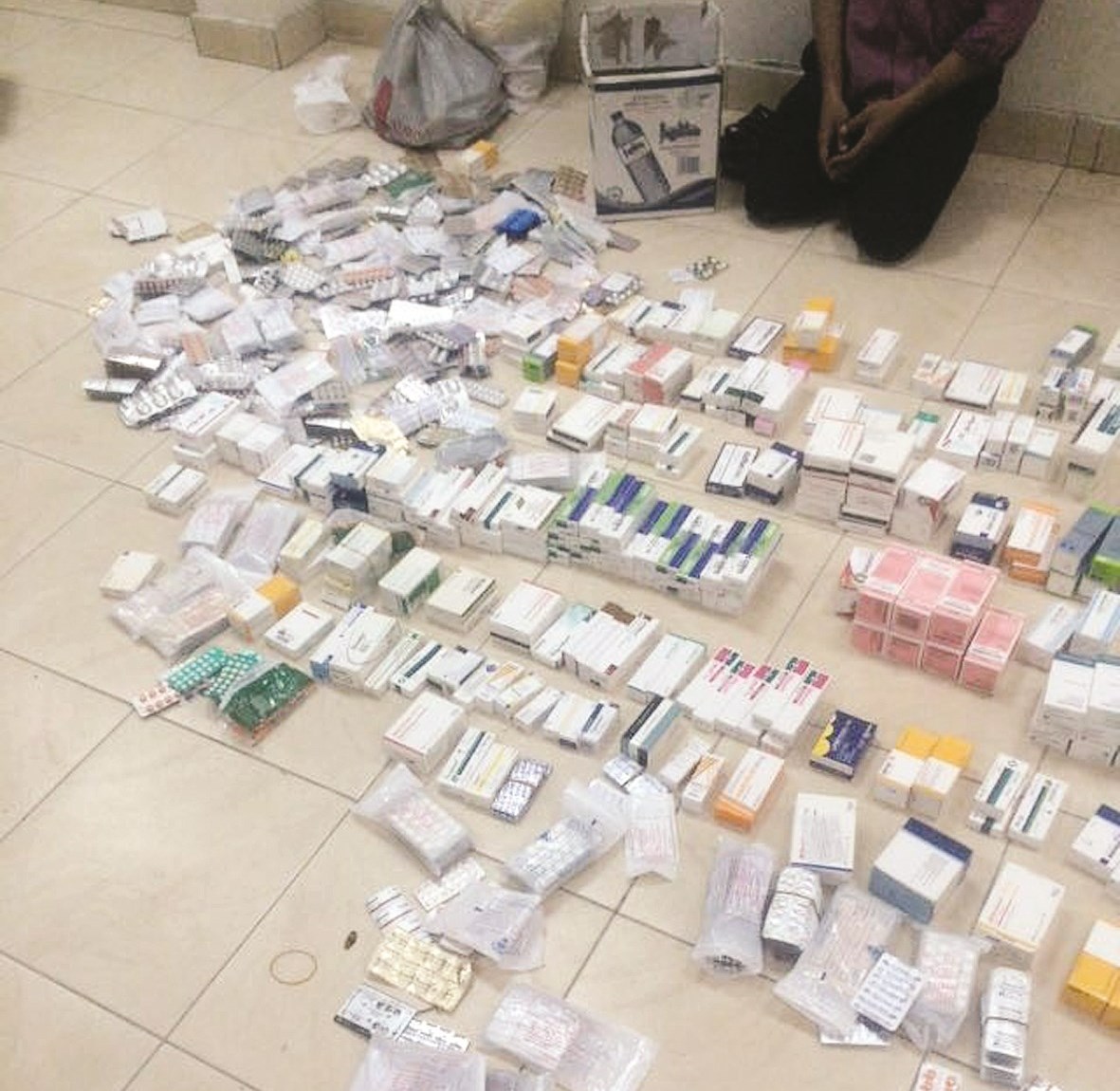 u0627u0644u0639u0627u0645u0644 u0648u0623u0645u0627u0645u0647 u0627u0644u0623u062fu0648u064au0629 u0627u0644u0645u0633u0631u0648u0642u0629