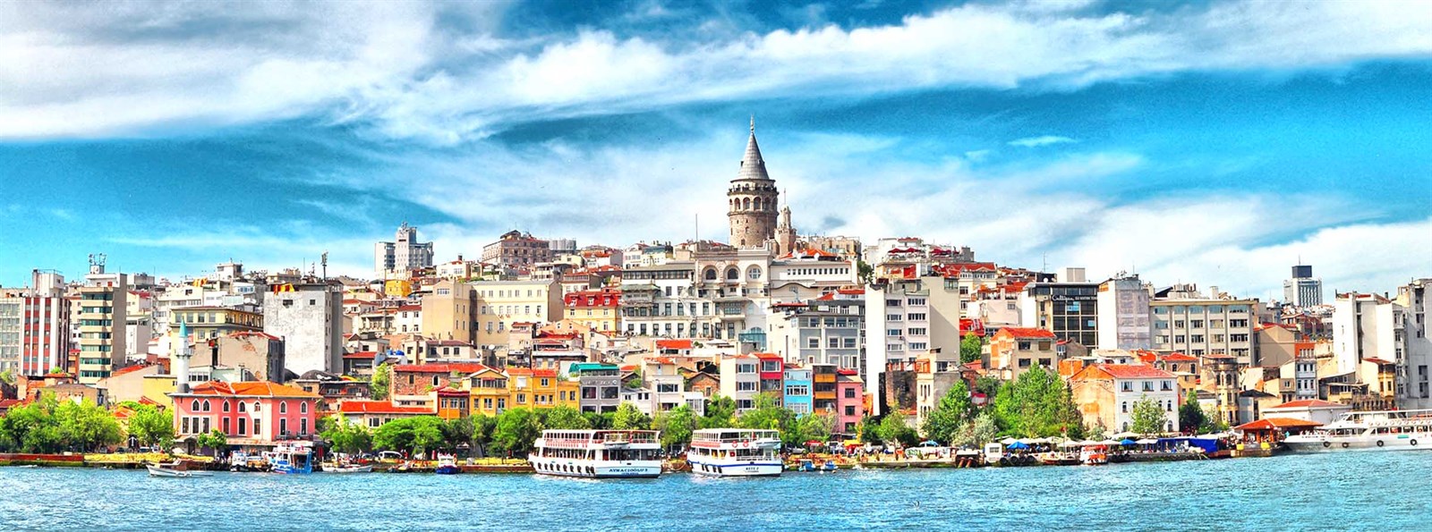 من معالم إسطنبول على مضيق البوسفور