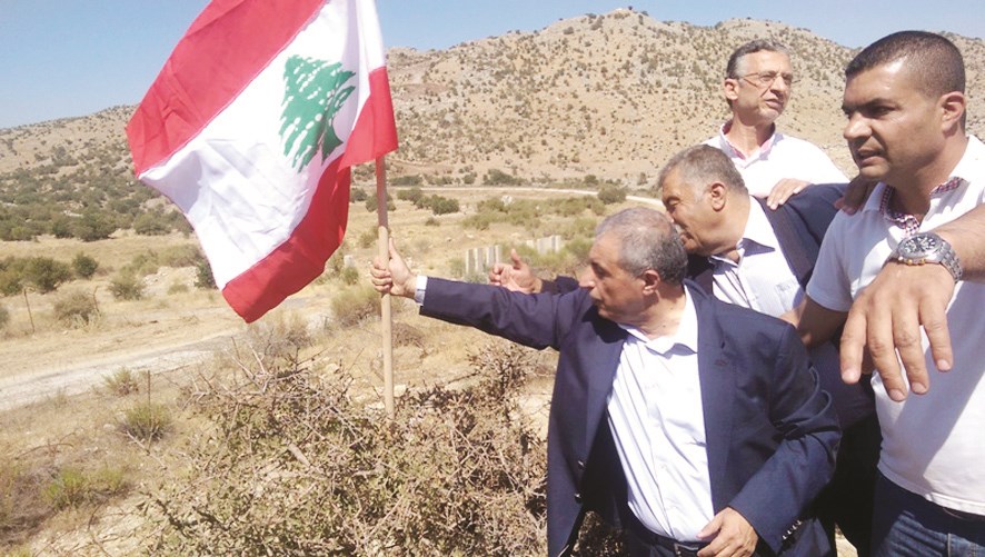 u0645u062du062au062cu0648u0646 u0628u064au0646u0647u0645 u0627u0644u0646u0627u0626u0628 u0642u0627u0633u0645 u0647u0627u0634u0645 u064au0636u0639u0648u0646 u0627u0644u0639u0644u0645 u0627u0644u0644u0628u0646u0627u0646u064a u0641u064a u00abu0627u0644u0645u0646u0637u0642u0629 u0627u0644u0645u062au0646u0627u0632u064eu0639 u0639u0644u064au0647u0627u00bb