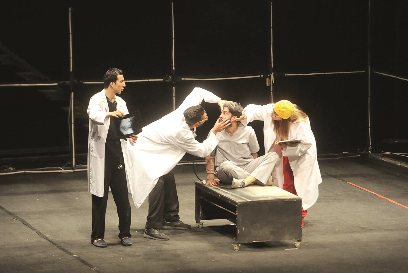 مشهد من العرض