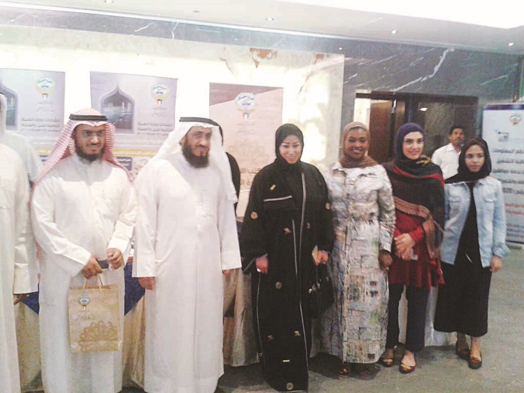 ...ومتوسطا بعض موظفي وزارتي الصحة والأوقاف