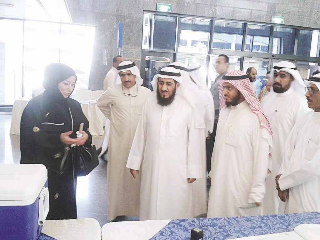 u0639u0645u0627u062fu064a u062eu0644u0627u0644 u062cu0648u0644u0629 u0641u064a u0627u0644u0645u0639u0631u0636 u0628u0631u0641u0642u0629 u063au0627u0644u064au0629 u0627u0644u0645u0637u064au0631u064a