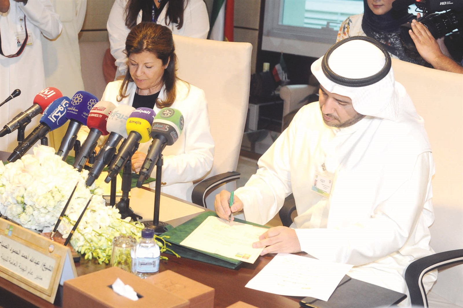 u0627u0644u0623u062du0645u062f u0648u0639u0645u0631 u064au0648u0642u0639u0627u0646 u0627u0644u0639u0642u062f (u062au0635u0648u064au0631 u0632u0643u0631u064au0627 u0639u0637u064au0629)