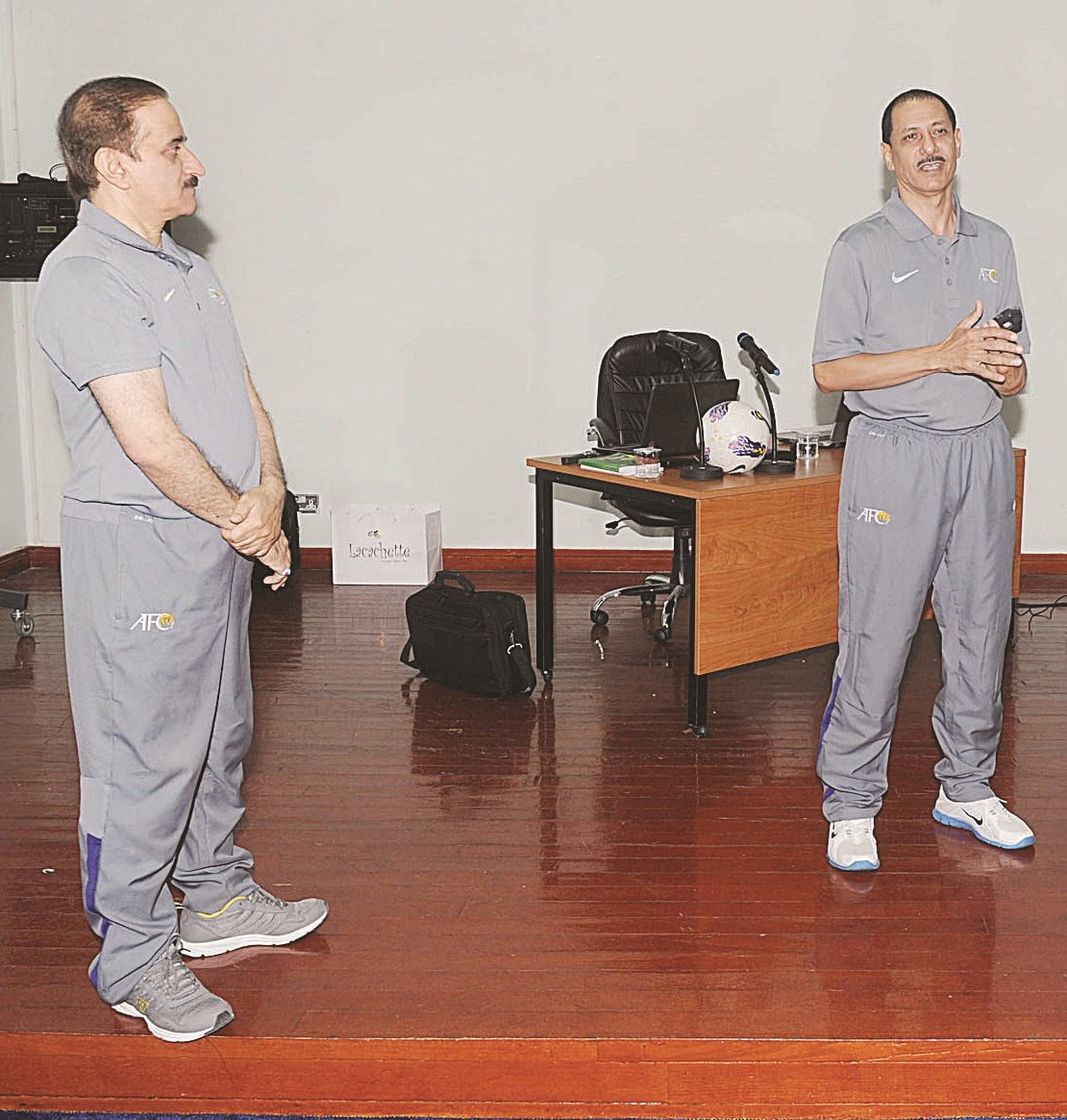 سعد كميل وحسين شعبان خلال إلقائهما المحاضرة أمس (تصوير زكريا عطية)