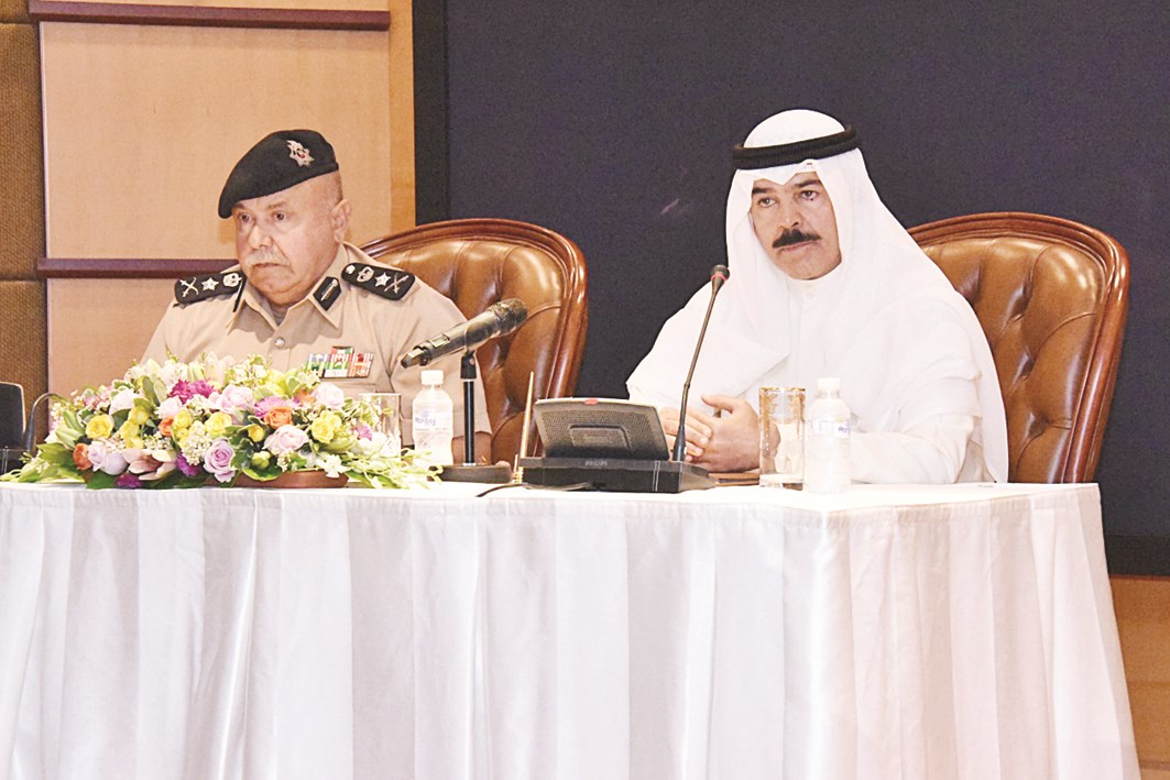 u0627u0644u062eu0627u0644u062f u0645u062au0631u0626u0633u0627u064b u0627u0644u0627u062cu062au0645u0627u0639 u0645u0639 u0627u0644u0642u064au0627u062fu0627u062a u0627u0644u0623u0645u0646u064au0629 u0648u0625u0644u0649 u064au0645u064au0646u0647 u0627u0644u0641u0631u064au0642 u0627u0644u0641u0647u062f