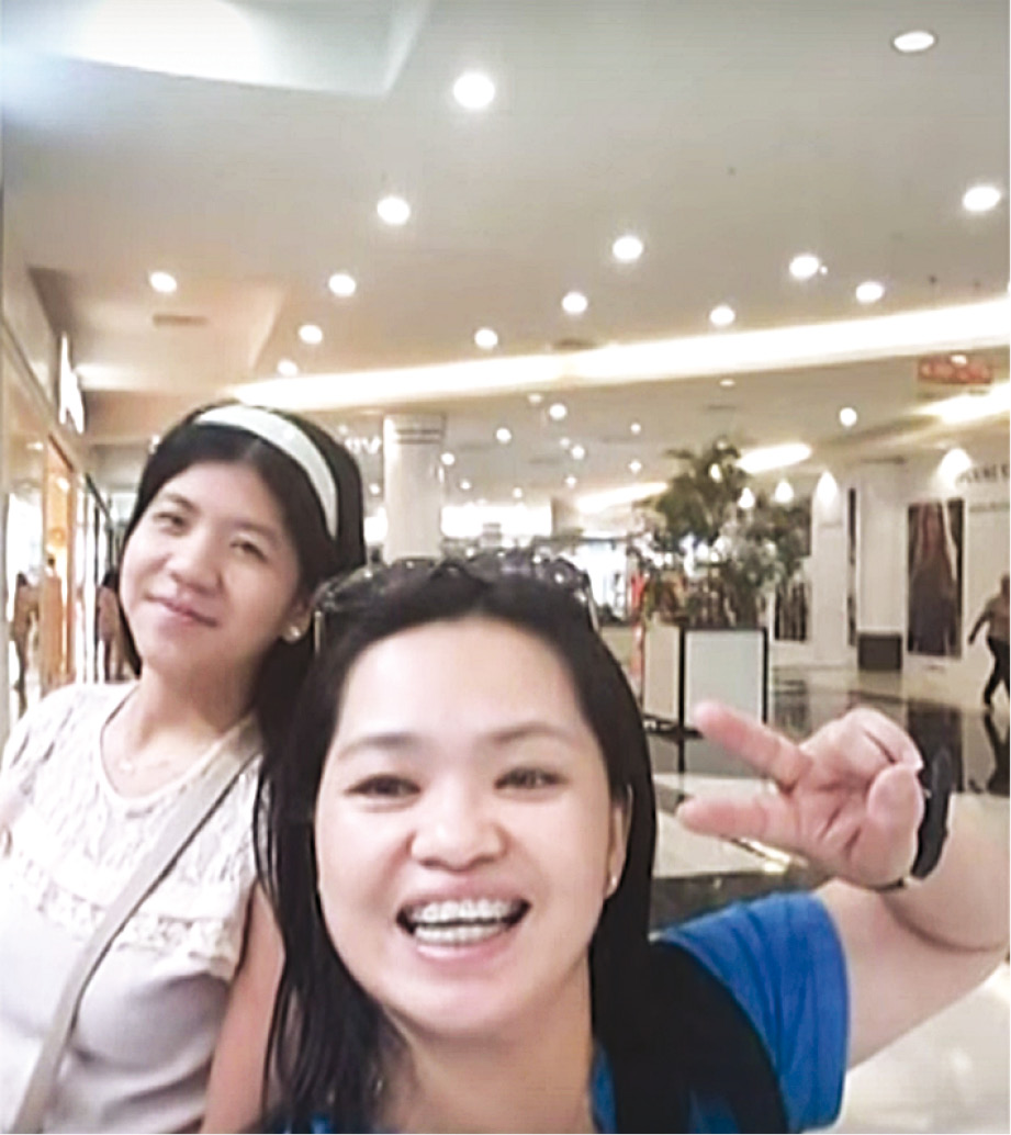 خادمتان تتسوقان... وماغي نائمة