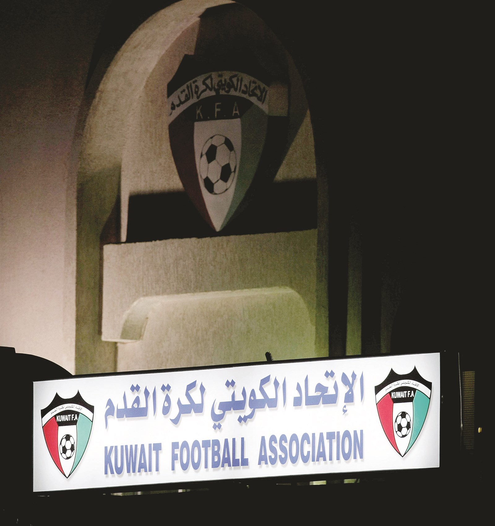 u0627u062au062du0627u062f u0643u0631u0629 u0627u0644u0642u062fu0645... u0625u0644u0649 u0627u0644u0646u0648u0631 u0642u0631u064au0628u0627u064b (u0627u0644u0623u0632u0631u0642 u062fu0648u062a u0643u0648u0645)