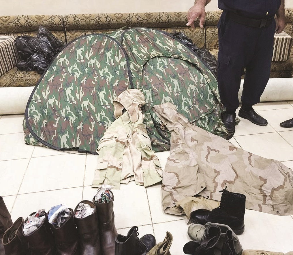 ملابس عسكرية مهربة