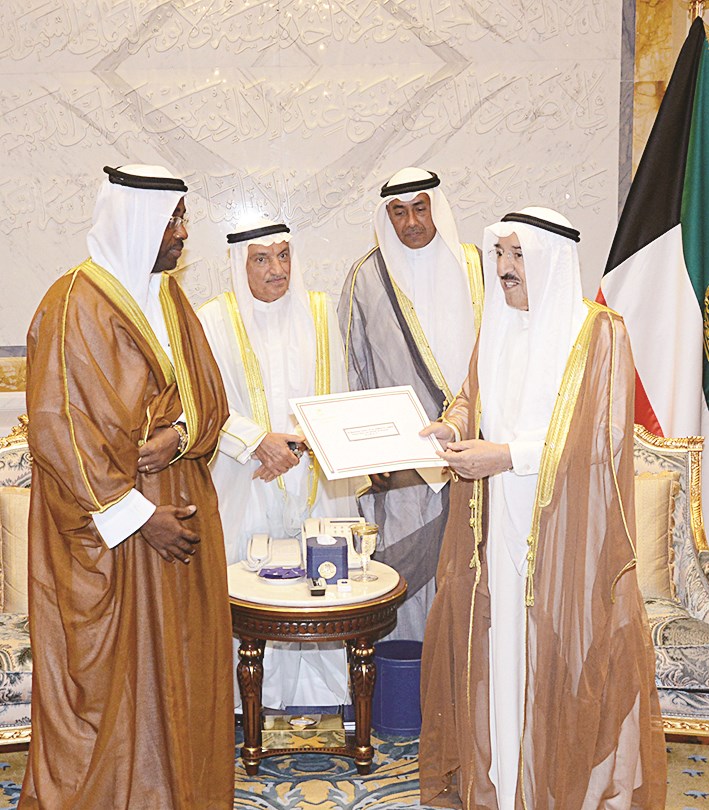 u0633u0645u0648u0647 u064au062au0644u0642u0649 u062fu0639u0648u0629 u0627u0644u0642u0645u0629 u0627u0644u0639u0631u0628u064au0629 - u0627u0644u0623u0641u0631u064au0642u064au0629 u0645u0646 u0648u0632u064au0631 u062eu0627u0631u062cu064au0629 u063au064au0646u064au0627 u0627u0644u0627u0633u062au0648u0627u0626u064au0629