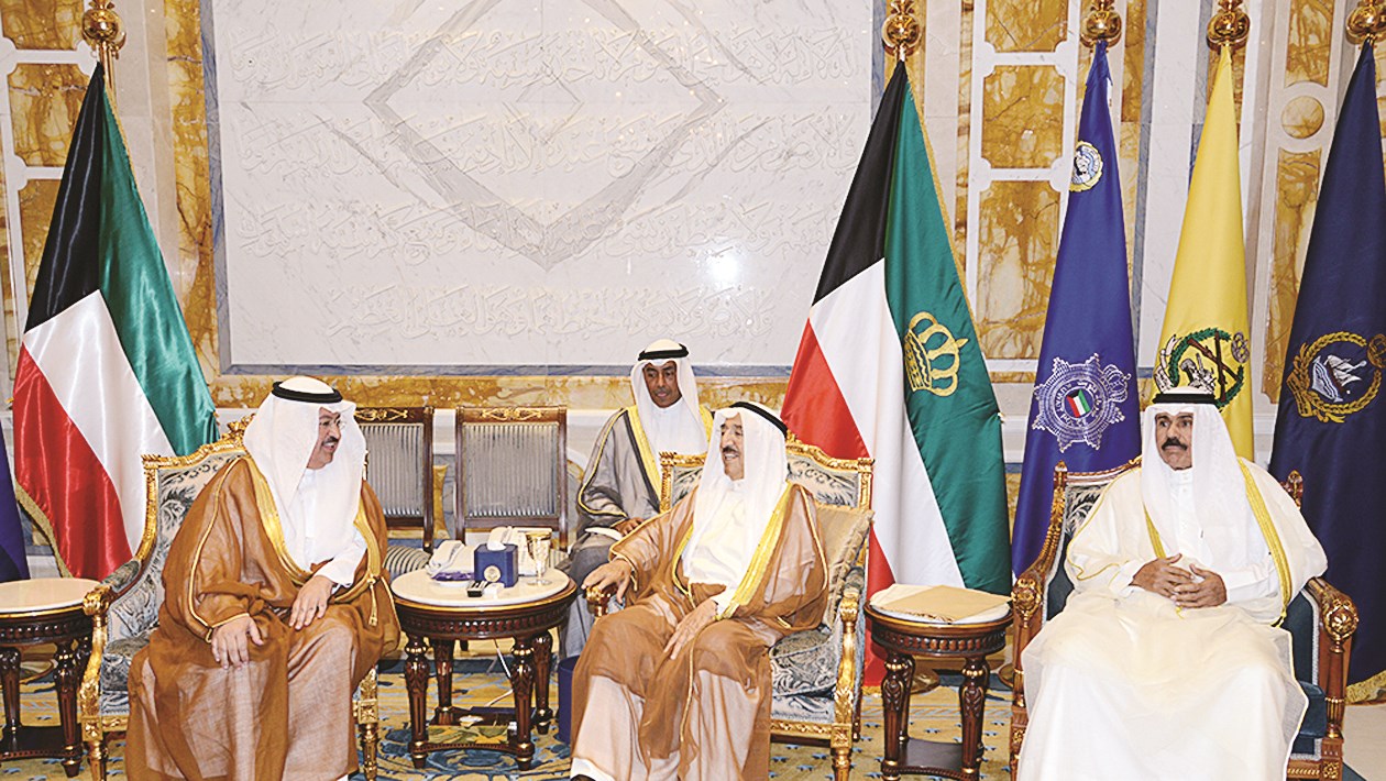 سمو الأمير مستقبلا الرئيس العراقي الأسبق بحضور سمو ولي العهد