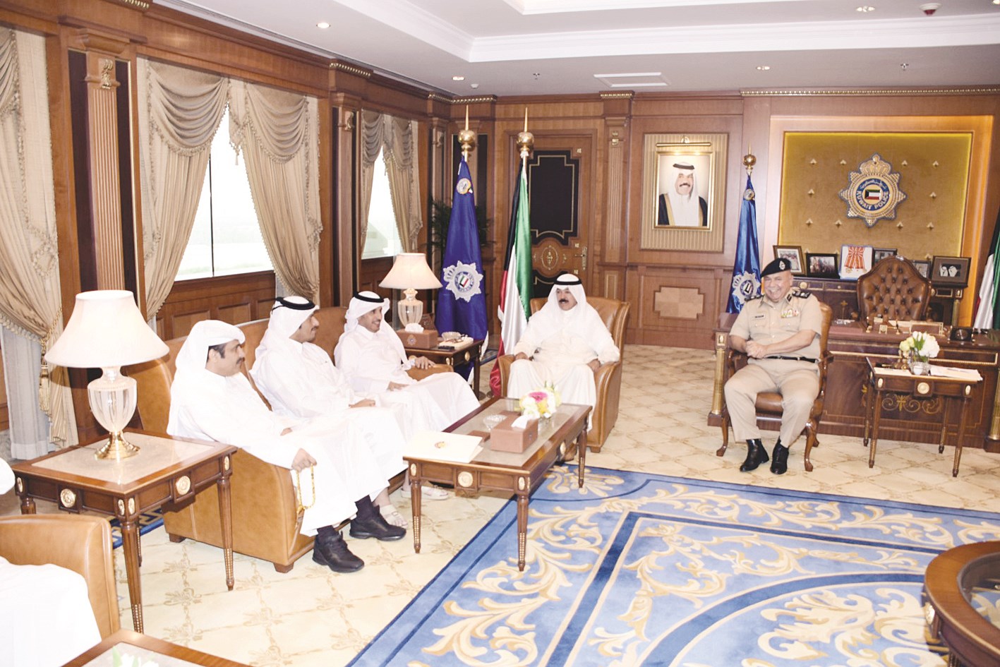 جانب من المباحثات الثنائية بين محمد الخالد وضيفه القطري