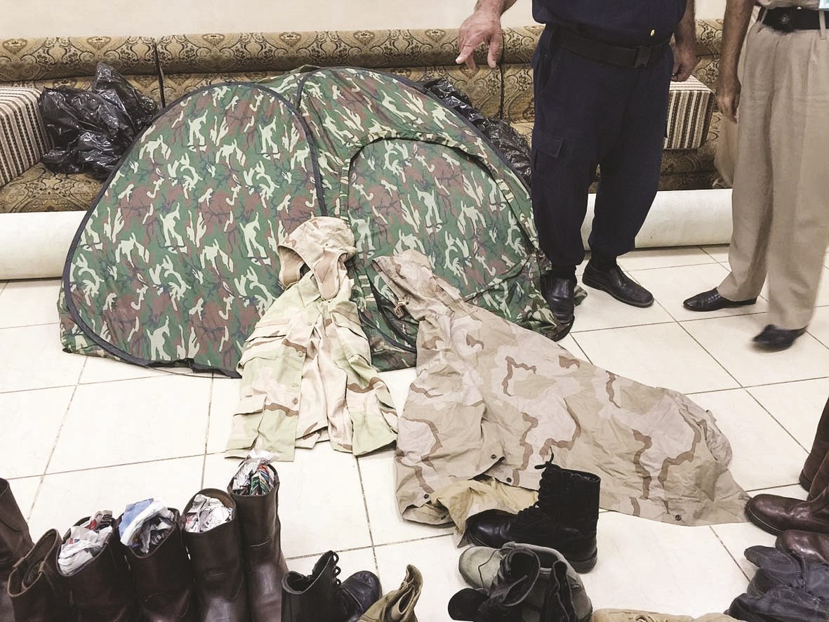 ملابس عسكرية مهربة