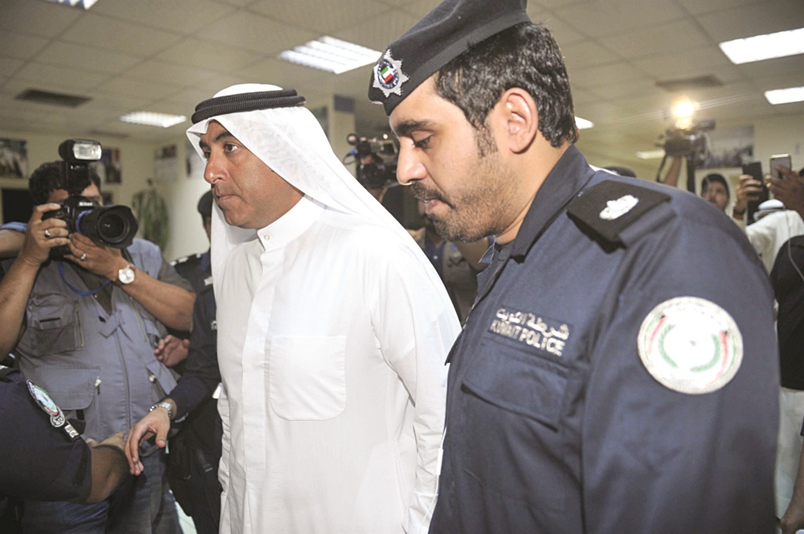 u0631u0626u064au0633 u0627u0644u0644u062cu0646u0629 u0627u0644u0645u0648u0642u062au0629 u0641u0648u0627u0632 u0627u0644u062du0633u0627u0648u064a u064au062fu062eu0644 u0645u0628u0646u0649 u0627u062au062du0627u062f u0643u0631u0629 u0627u0644u0642u062fu0645 u0628u0639u062f u0627u0633u062au062eu062fu0627u0645 u0627u0644u0642u0648u0629 u0627u0644u062cu0628u0631u064au0629 (u062au0635u0648u064au0631 u0646u0648u0631 u0647u0646u062fu0627u0648u064a)