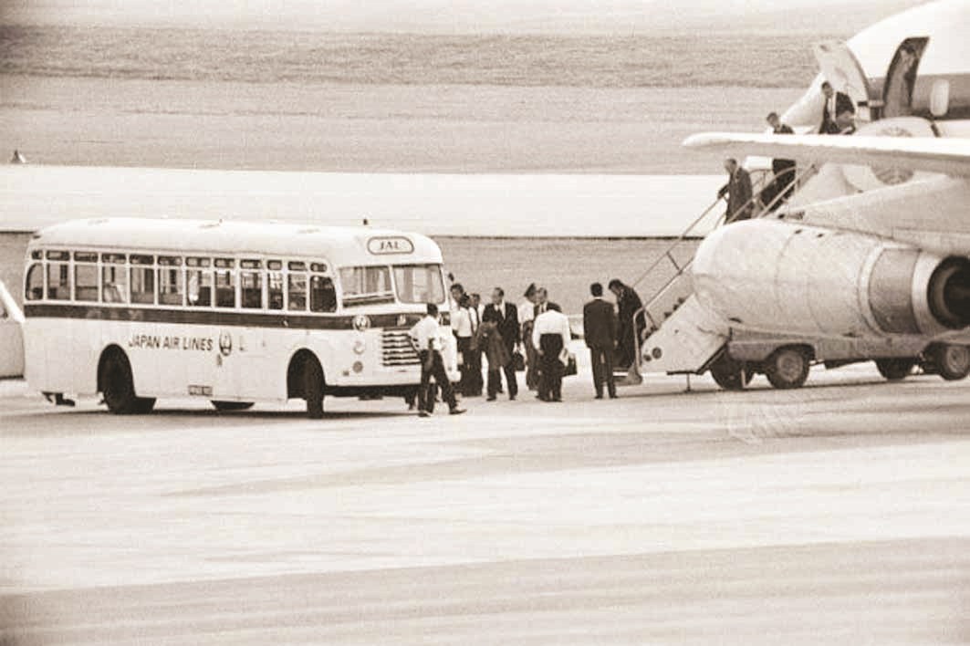 u0644u062du0638u0629 u0635u0639u0648u062f u0627u0644u0645u0633u0644u062du064au0646 u0627u0644u0645u0633u062au0633u0644u0645u064au0646 u0625u0644u0649 u0627u0644u0637u0627u0626u0631u0629 u0627u0644u062au064a u062au0648u062cu0647u062a u0645u0646 u0633u0646u063au0627u0641u0648u0631u0629 u0625u0644u0649 u0627u0644u0643u0648u064au062a