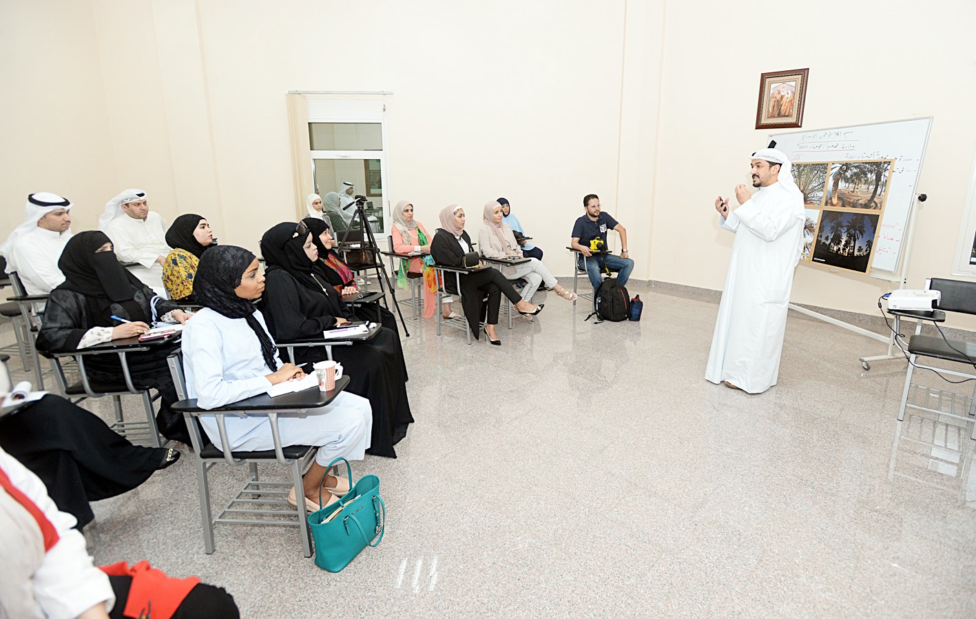 u0628u0631u0627u0643 u0627u0644u0647u0646u062fu0627u0644 u0645u062au062du062fu062bu0627u064b u0641u064a u0627u0644u0646u062fu0648u0629 (u062au0635u0648u064au0631 u0623u0633u0639u062f u0639u0628u062fu0627u0644u0644u0647)