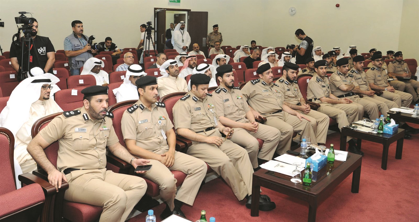 حضور المؤتمر يتقدمه ضباط قطاع شؤون الجنسية والإقامة