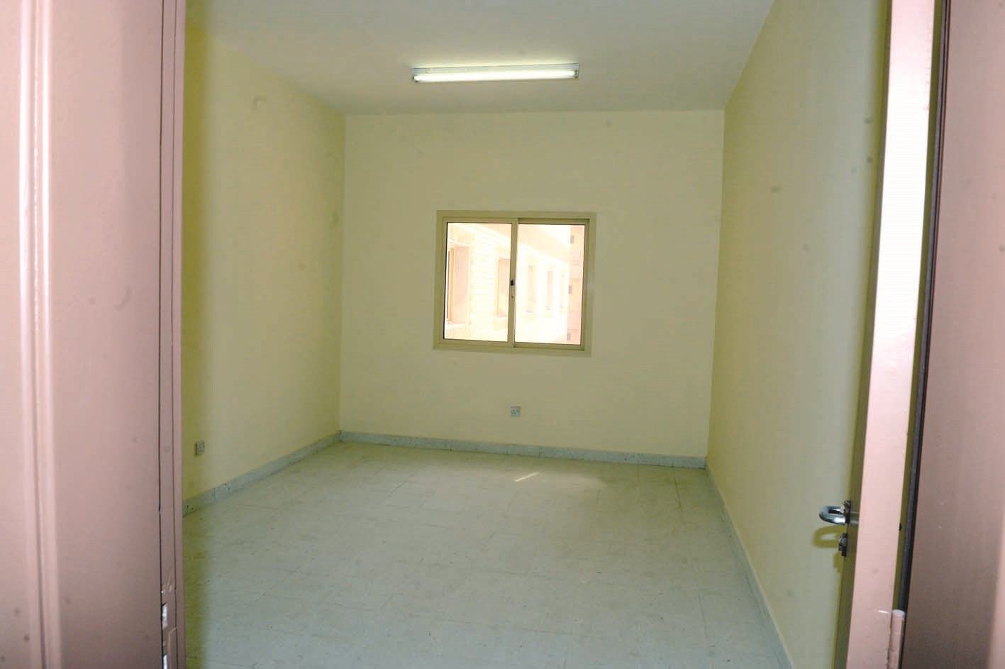 إحدى غرف السكن