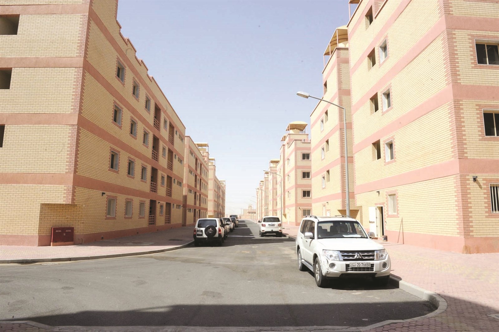 شوارع المدينة متسعة تناسب أعداد قاطنيها  (تصوير زكريا عطية)