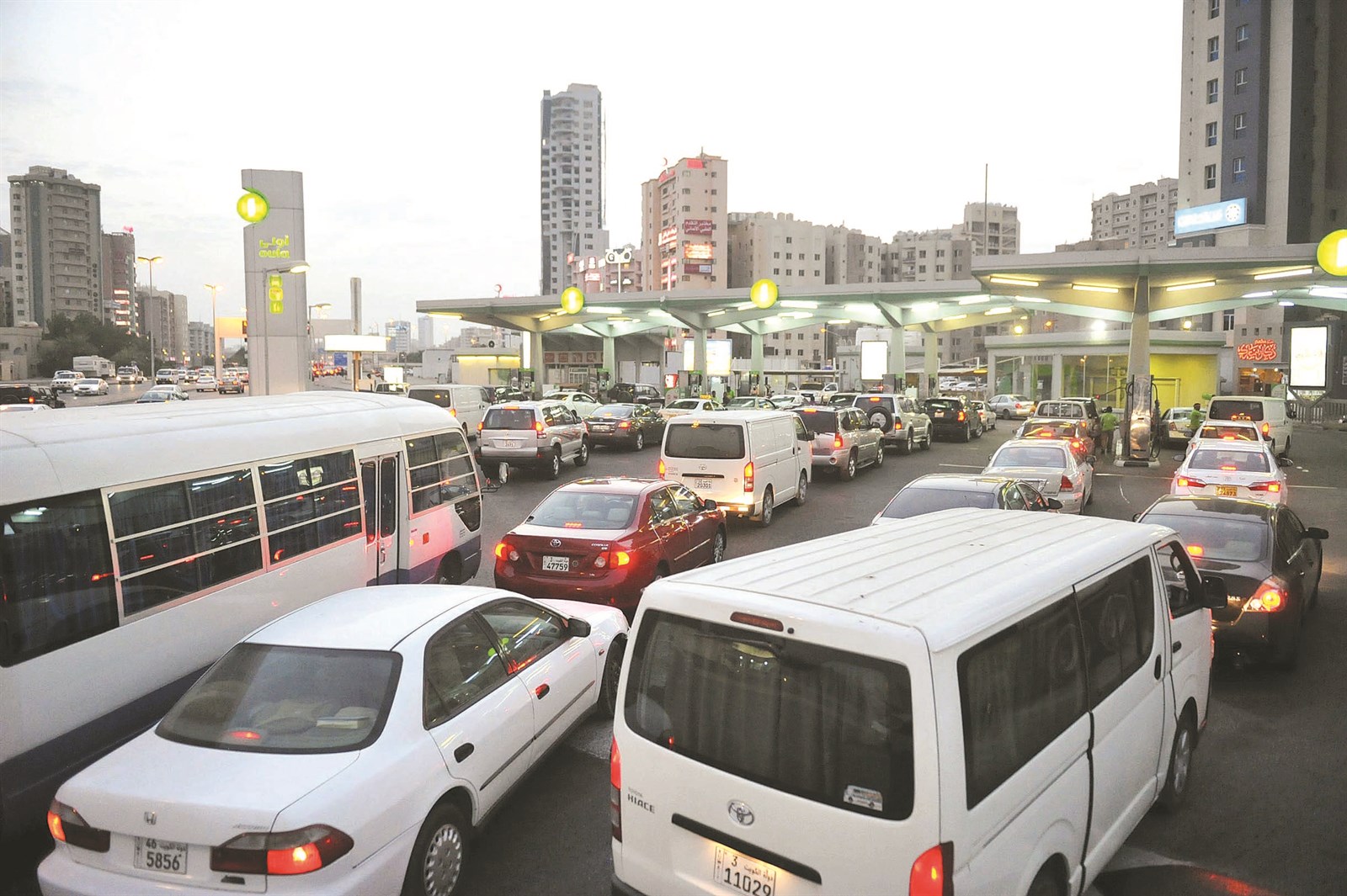 u0627u0632u062fu062du0627u0645 u0641u064a u0645u062du0637u0627u062a u0627u0644u0648u0642u0648u062f  (u062au0635u0648u064au0631 u0646u0648u0631 u0647u0646u062fu0627u0648u064a)