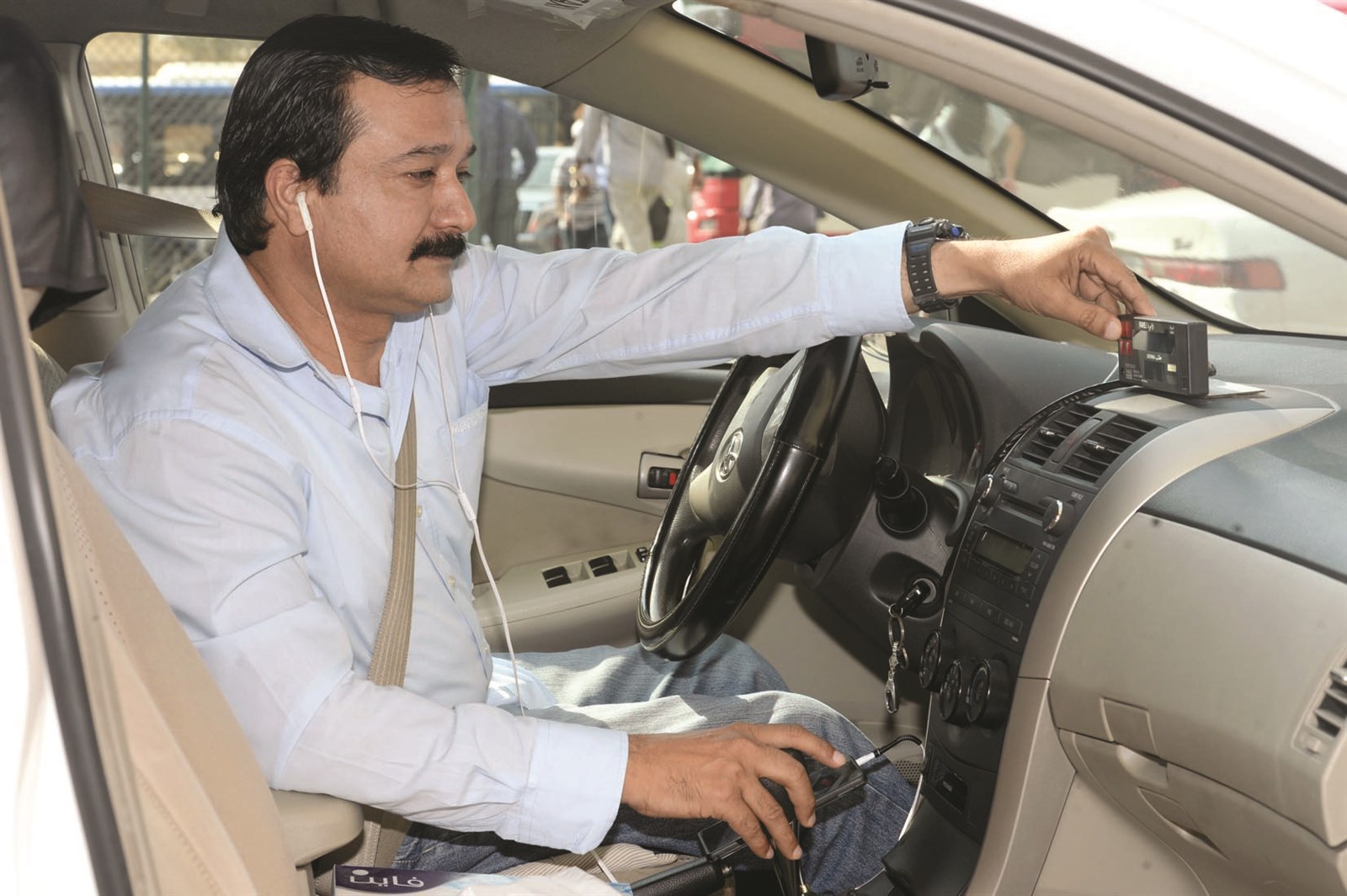 برمجة العداد على التعرفة الجديدة     (تصوير موسى عياش)