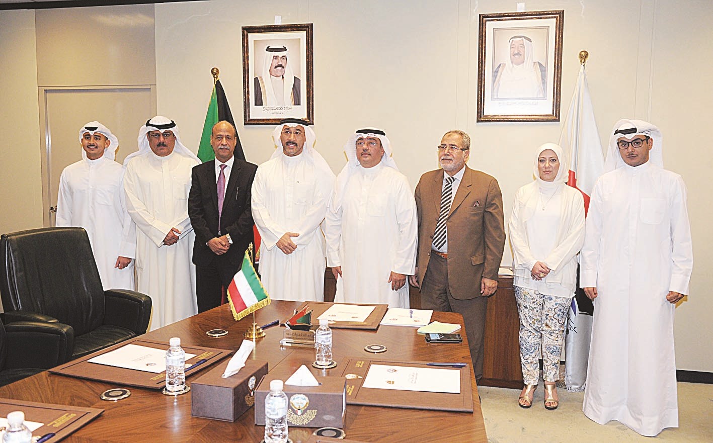 u0641u0631u064au0642u0627 u0639u0645u0644 u0627u0644u0648u0632u0627u0631u0629 u0648u0627u0644u0627u062au062du0627u062f  (u062au0635u0648u064au0631 u0632u0643u0631u064au0627 u0639u0637u064au0629)