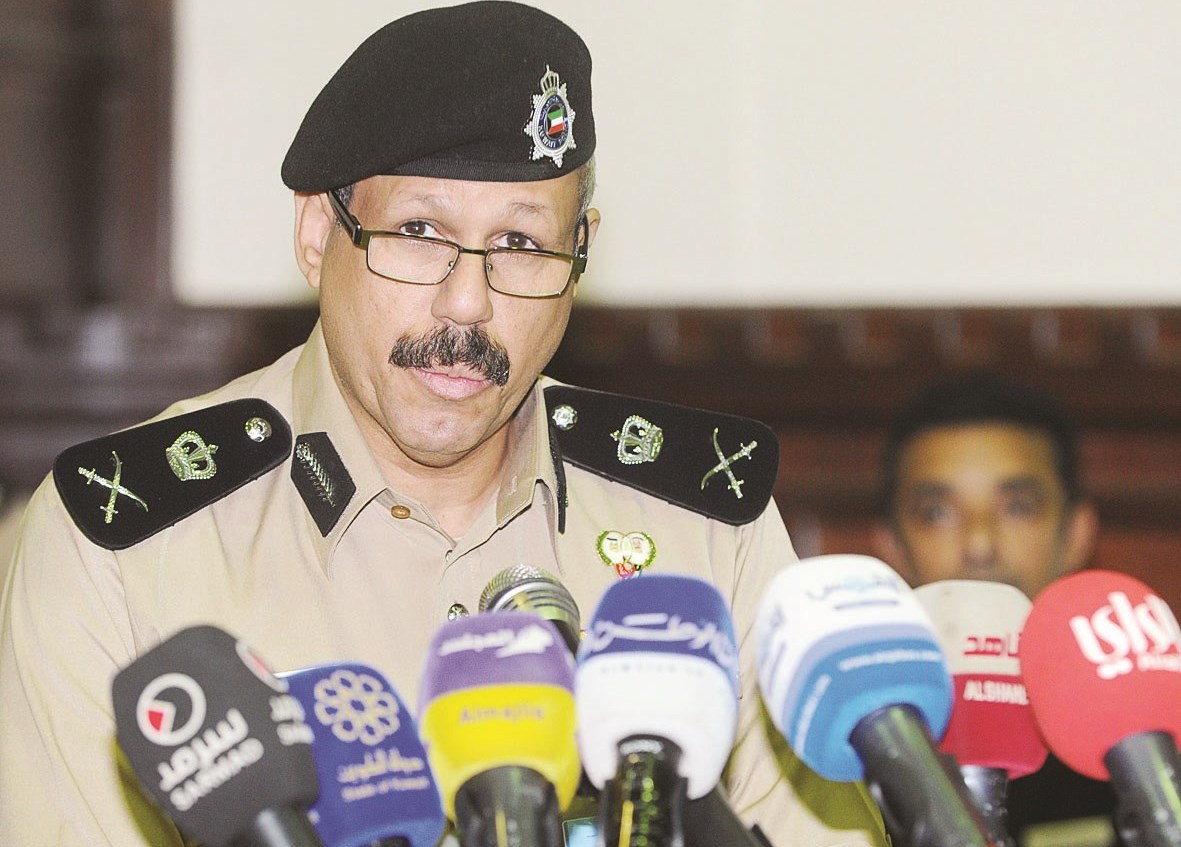 وكيل الوزارة المساعد يتحدث للخريجين