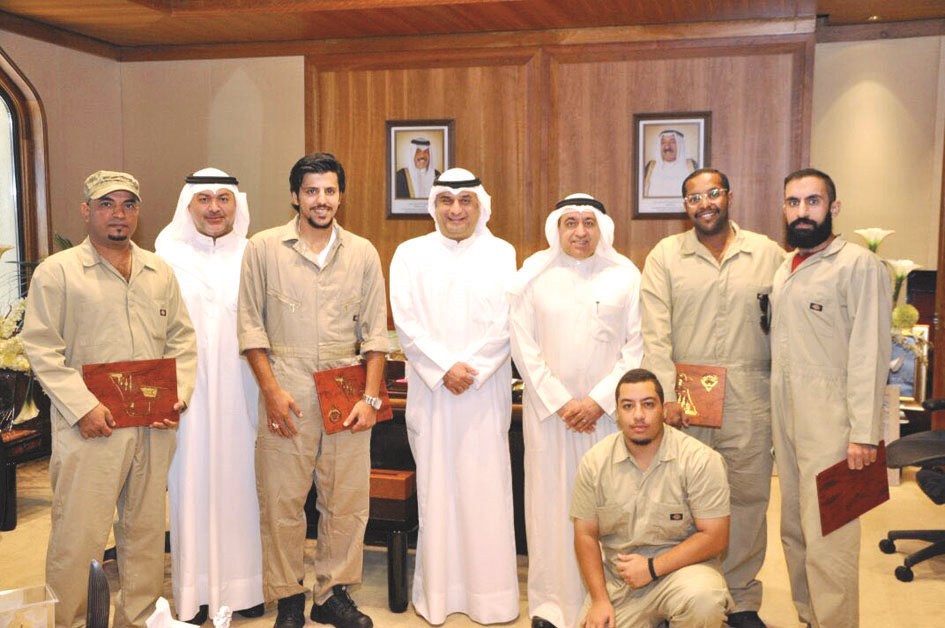 u0628u0648u0634u0647u0631u064a u0648u0627u0644u0646u0648u0631u064a u064au062au0648u0633u0637u0627u0646 u0641u0631u064au0642 u0635u064au0627u0646u0629 u0627u0644u0645u062du0648u0644u0627u062a