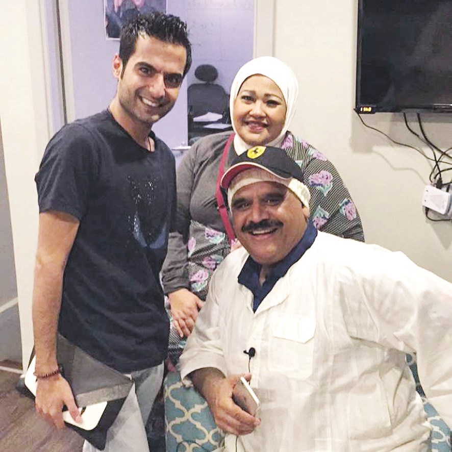 الثنائي داود حسين وانتصار الشراح مع الزميل حمود العنزي