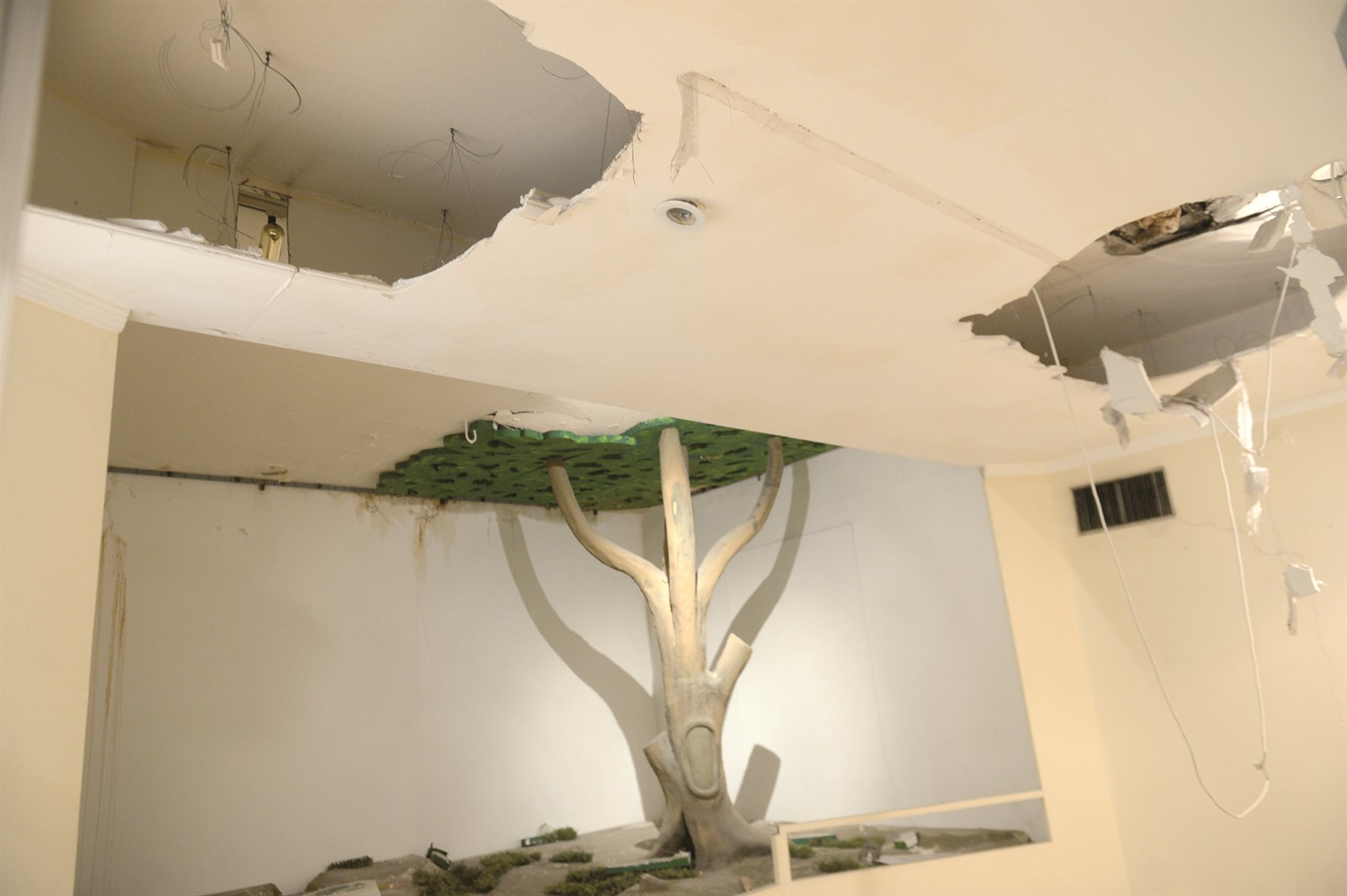 u062cu0627u0646u0628 u0645u0646 u0623u0642u0633u0627u0645 u0627u0644u0645u062au062du0641 u0627u0644u0645u0646u0647u0627u0631u0629                    (u062au0635u0648u064au0631 u0623u0633u0639u062f u0639u0628u062fu0627u0644u0644u0647)