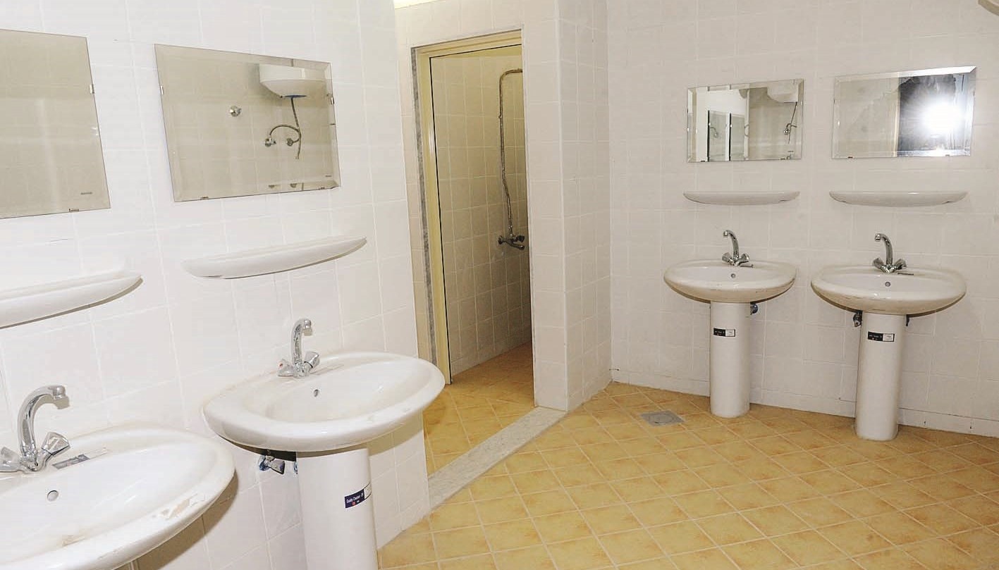 توفير كافة الخدمات الضرورية للعمالة