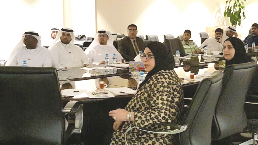 u0645u0633u0624u0648u0644u0648u0646 u0641u064a u0648u0632u0627u0631u0629 u0627u0644u0643u0647u0631u0628u0627u0621 u064au062au0627u0628u0639u0648u0646 u0639u0631u0636 u062au062cu0631u0628u0629 u0627u0644u0634u0627u0631u0642u0629 u0641u064a u0627u0644u062au0631u0634u064au062f