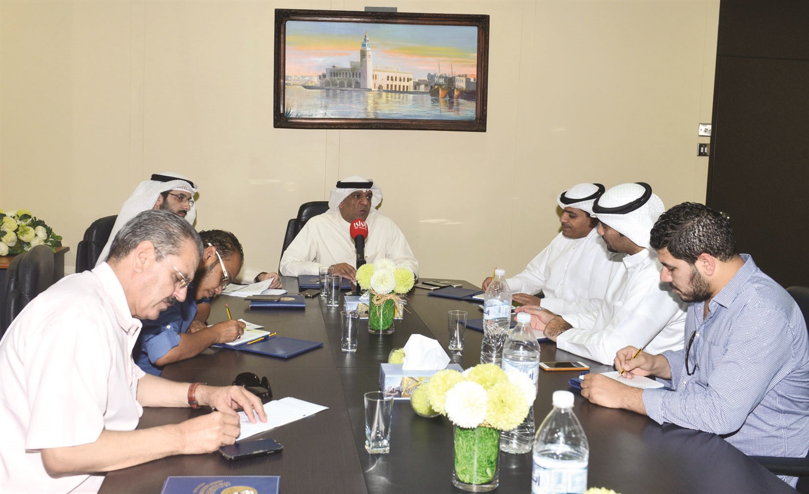 u0627u0644u0639u0648u0636u064a u0645u062au062du062fu062bu0627u064b u0644u0644u0635u062du0627u0641u064au064au0646    (u062au0635u0648u064au0631 u0645u0648u0633u0649 u0639u064au0627u0634)