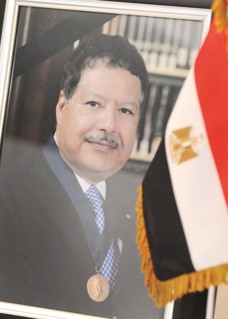 صورة زويل بجوار علم مصر