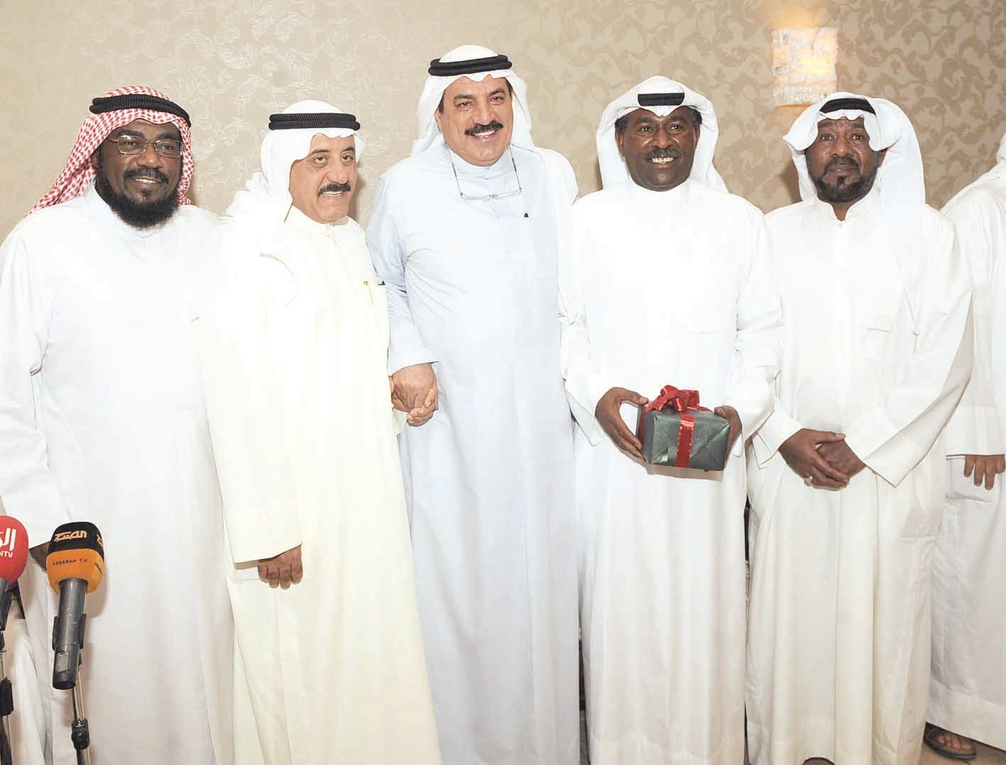 u0627u0644u0645u0639u064au0648u0641 u0648u0628u0644u0627u0644 u064au062au0648u0633u0637u0627u0646 u0628u0639u0636 u0627u0644u062du0636u0648u0631 u0641u064a u062du0641u0644 u0627u0644u062au0643u0631u064au0645       (u062au0635u0648u064au0631 u062cu0644u0627u0644 u0645u0639u0648u0636)