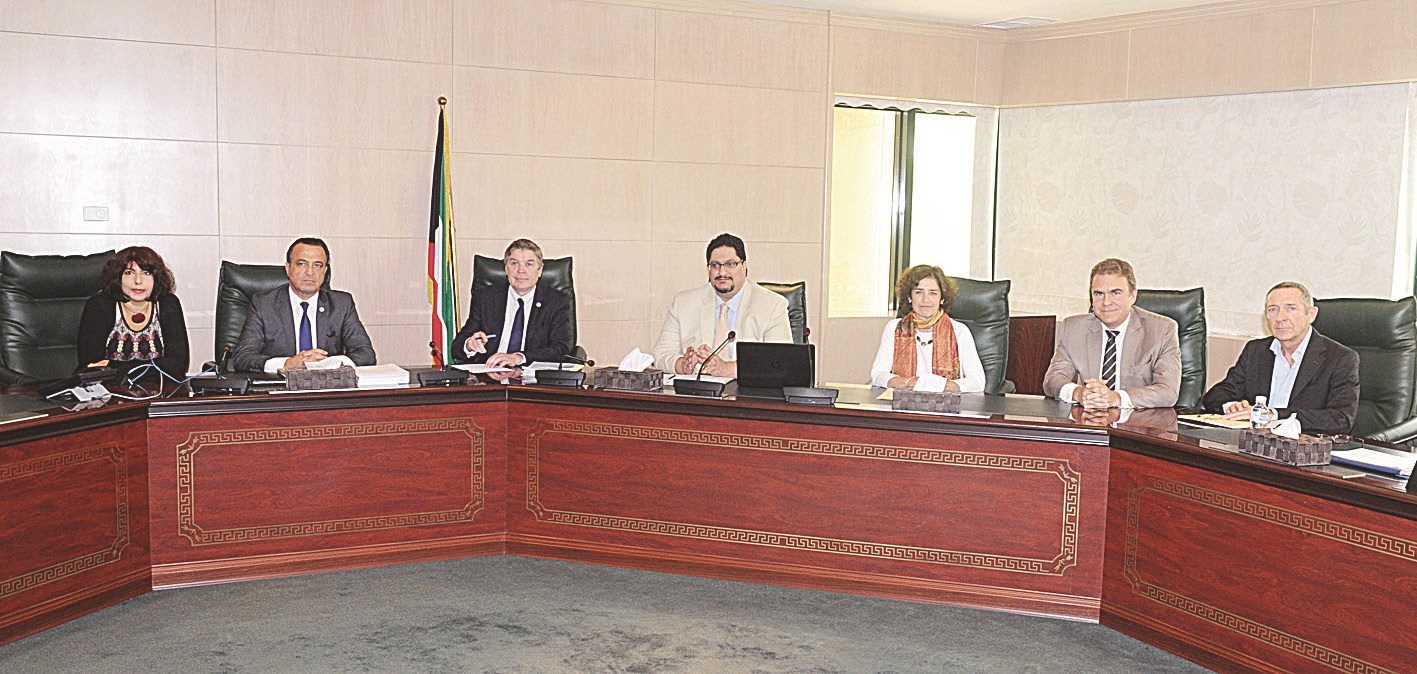 u0627u0644u0645u062au062du062fu062bu0648u0646 u0641u064a u0627u0644u0645u0624u062au0645u0631 u0627u0644u0635u062du0627u0641u064a b(u062au0635u0648u064au0631 u0632u0643u0631u064au0627 u0639u0637u064au0629)